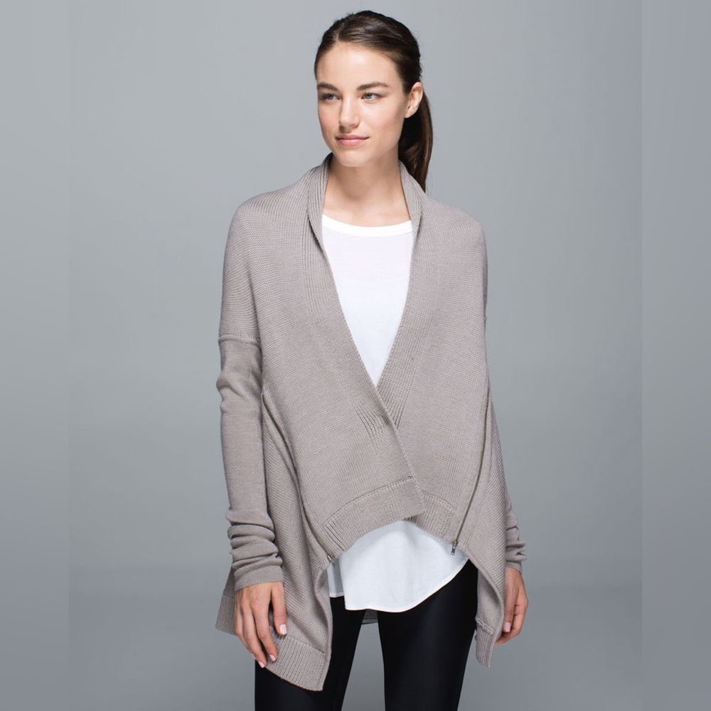 Lululemon Wrap It Up Sweater
Heathered Storm Grey size small